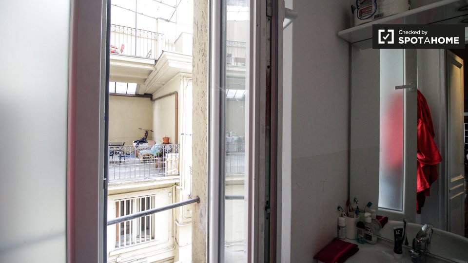 Immagine 14 di Camera condivisa in affitto  in Corso S. Maurizio a Torino