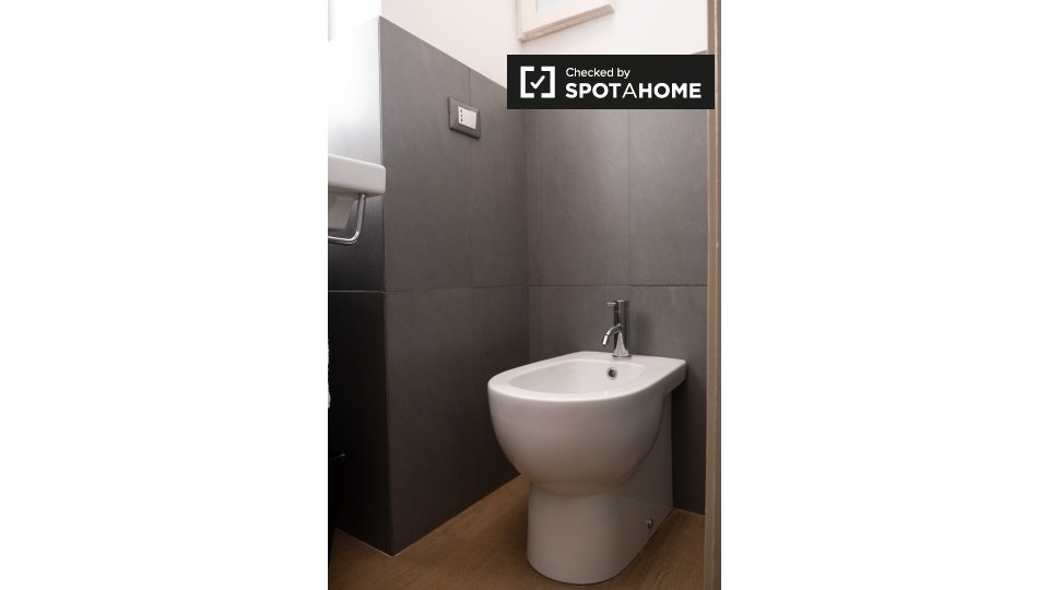 Immagine 11 di Ufficio in affitto  in Via del Banco di Santo Spirito a Roma