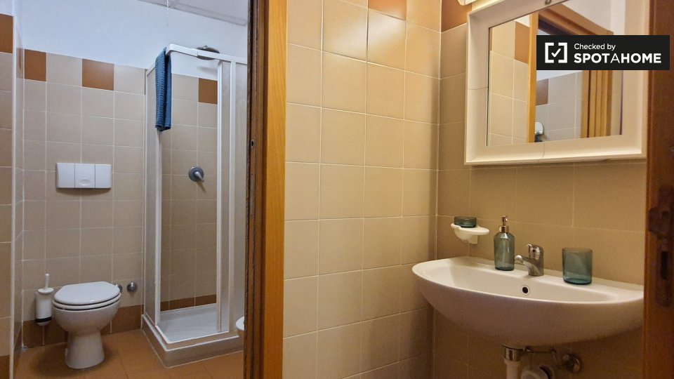 Immagine 11 di Camera condivisa in affitto  in Via Anton Giulio Barrili a Milano