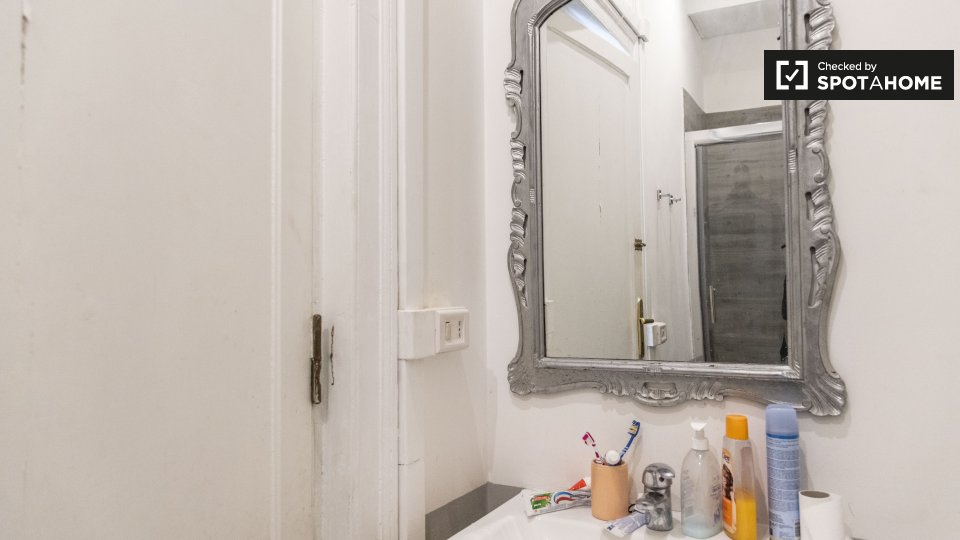 Immagine 10 di Camera condivisa in affitto  in Viale Regina Margherita, 00198 Roma RM, Italy a Roma