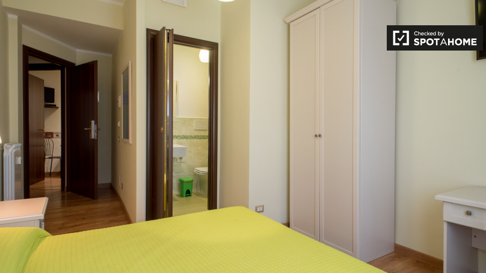 Immagine 13 di Camera condivisa in affitto  in Via Monza a Roma