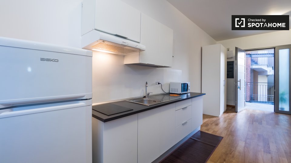 Immagine 3 di Ufficio in affitto  in Via Enrico Cosenz a Milano