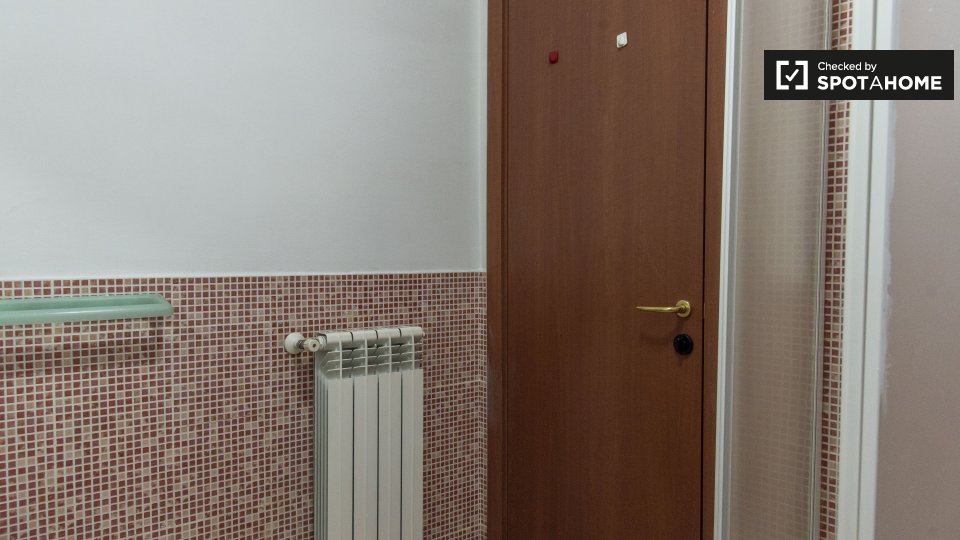 Immagine 10 di Ufficio in affitto  in Viale della Venezia Giulia a Roma