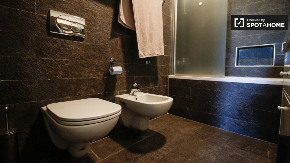 Immagine 17 di Ufficio in affitto  in Alzaia Naviglio Pavese, 20143 Milano MI, Italy a Milano