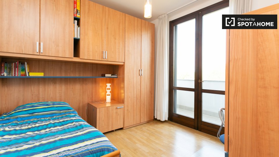 Immagine 5 di Camera condivisa in affitto  in Via IV Novembre Pregnana Milanese MI, Italy a Bernate Ticino