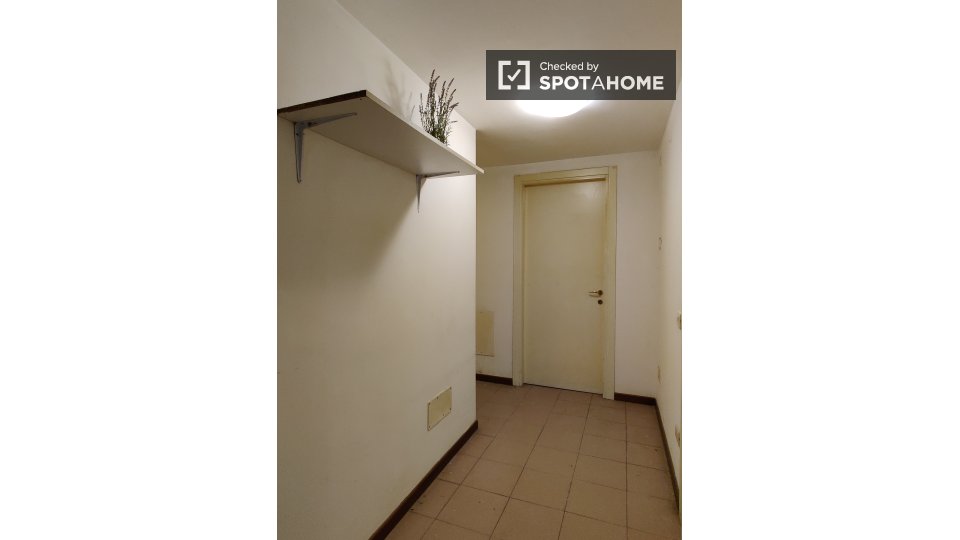 Immagine 18 di Camera condivisa in affitto  in Via Anton Giulio Barrili a Milano