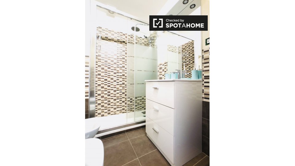 Immagine 17 di Camera condivisa in affitto  in Via Valdarno a Roma