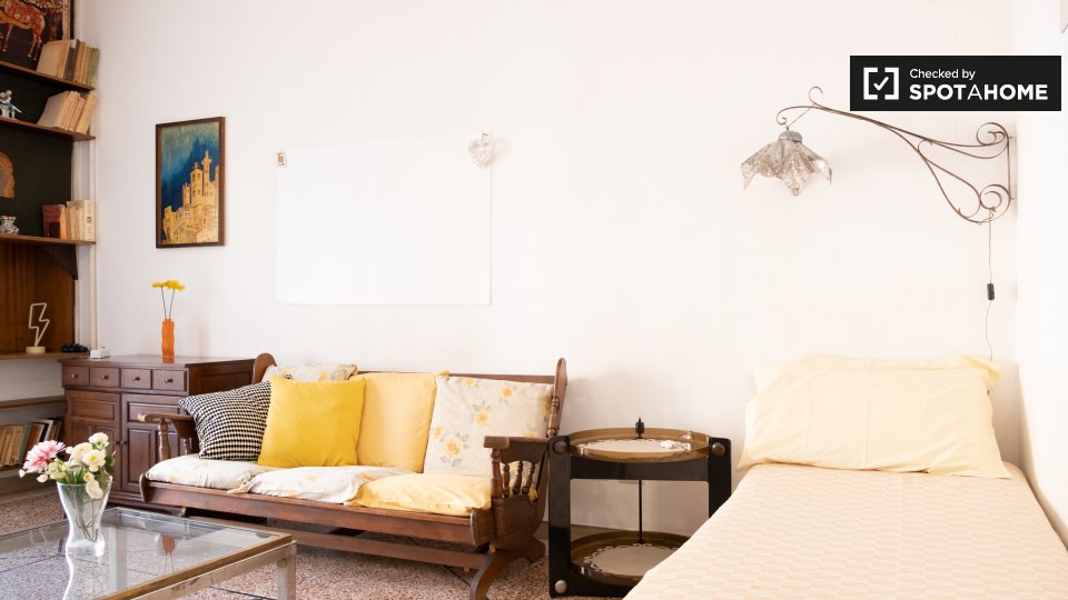 Immagine 10 di Camera condivisa in affitto  in Via Gabriello Chiabrera a Roma