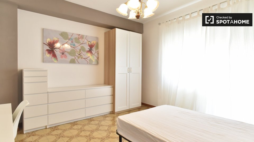 Immagine 1 di Camera condivisa in affitto  in Via Oderzo, 00182 Roma RM, Italy a Roma