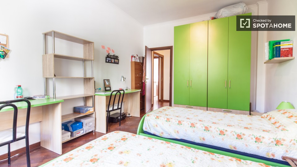 Immagine 2 di Camera condivisa in affitto  in Piazza Augusto Albini a Roma