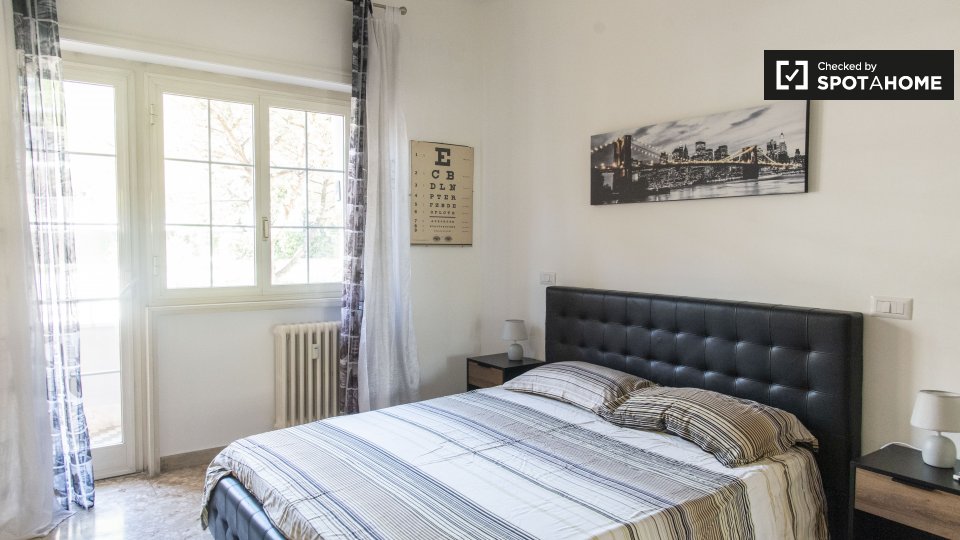 Immagine 2 di Camera condivisa in affitto  in Via Anastasio II a Roma