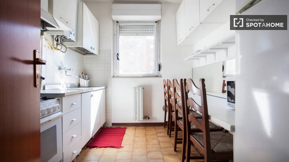 Immagine 10 di Camera condivisa in affitto  in Via dei Missaglia a Milano