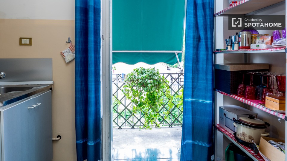 Immagine 17 di Camera condivisa in affitto  in Viale Edoardo Jenner a Milano