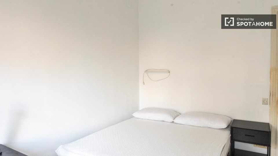 Immagine 2 di Camera condivisa in affitto  in Via dei Radiotelegrafisti a Roma