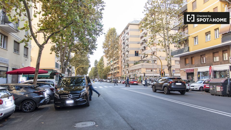 Immagine 8 di Camera condivisa in affitto  in Via Oderisi da Gubbio a Roma