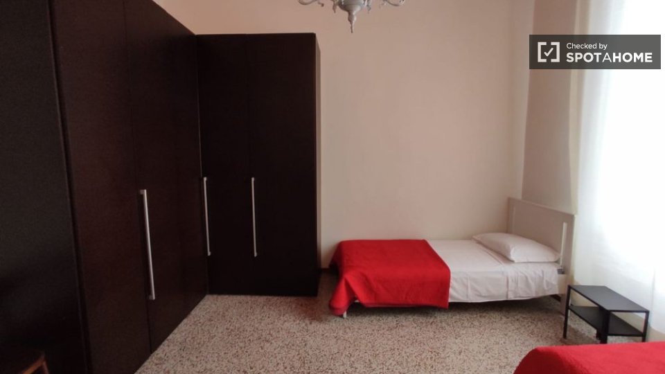 Immagine 1 di Camera condivisa in affitto  in Via Bronzino a Firenze