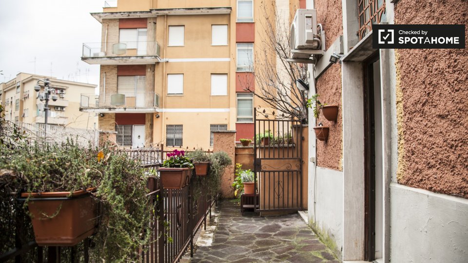 Immagine 11 di Appartamento in affitto  in Via di Vigna Pozzi a Roma