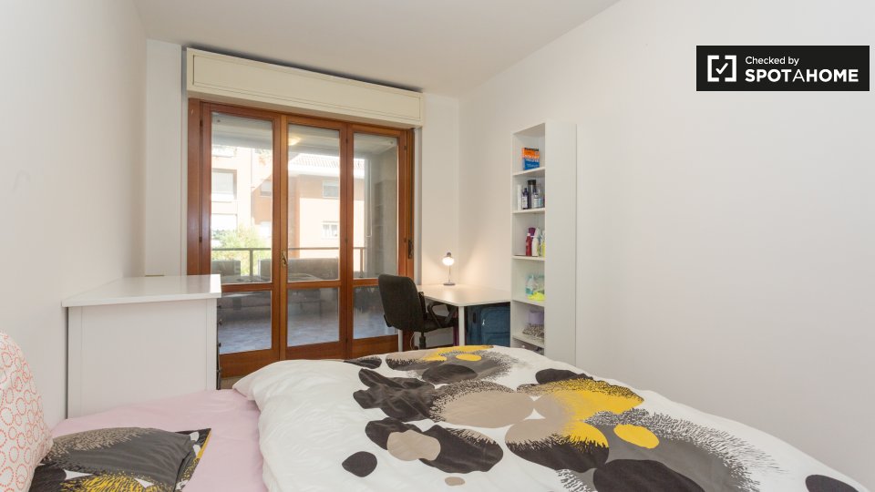 Immagine 2 di Camera condivisa in affitto  in Via Nicola Romeo a Milano