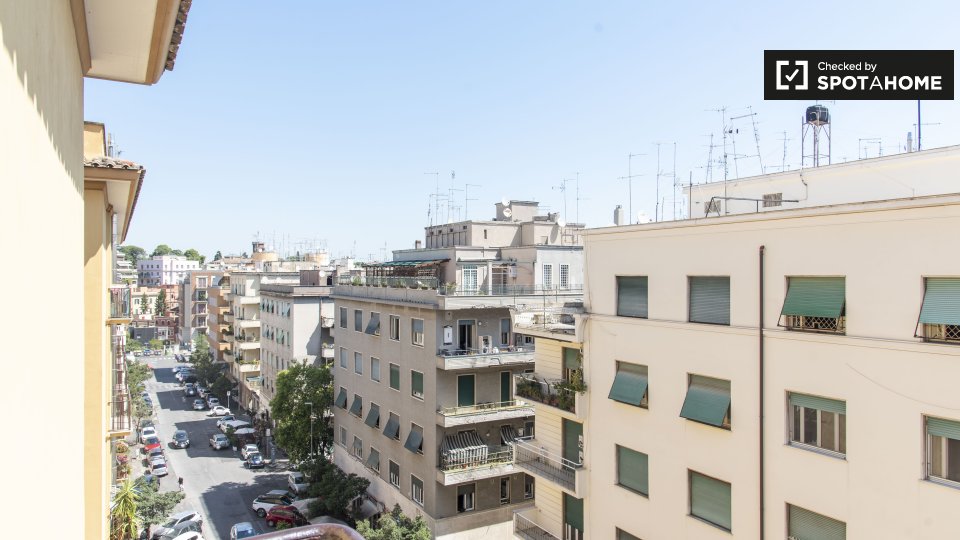 Immagine 1 di Camera condivisa in affitto  in Via Costantino Corvisieri a Roma