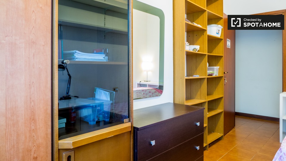 Immagine 7 di Camera condivisa in affitto  in Via dei Missaglia a Milano