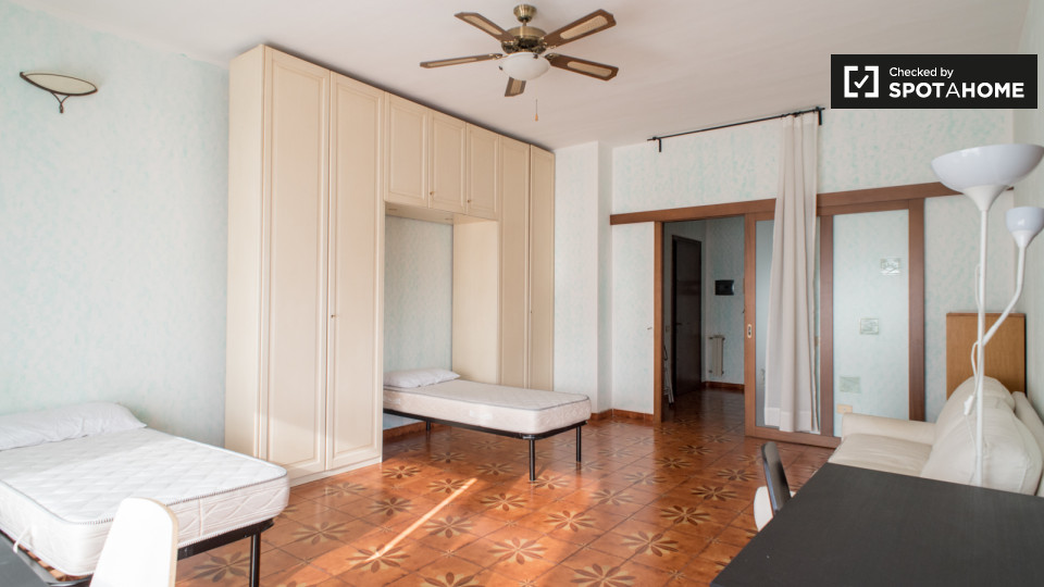 Immagine 7 di Camera condivisa in affitto  in Viale Bruno Rizzieri a Roma