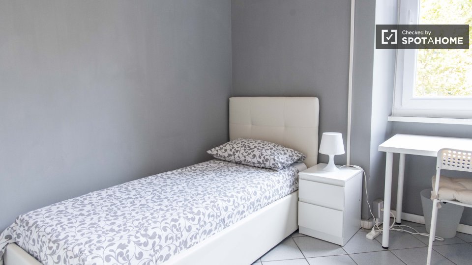 Immagine 3 di Camera condivisa in affitto  in Viale Regina Margherita, 00198 Roma RM, Italy a Roma