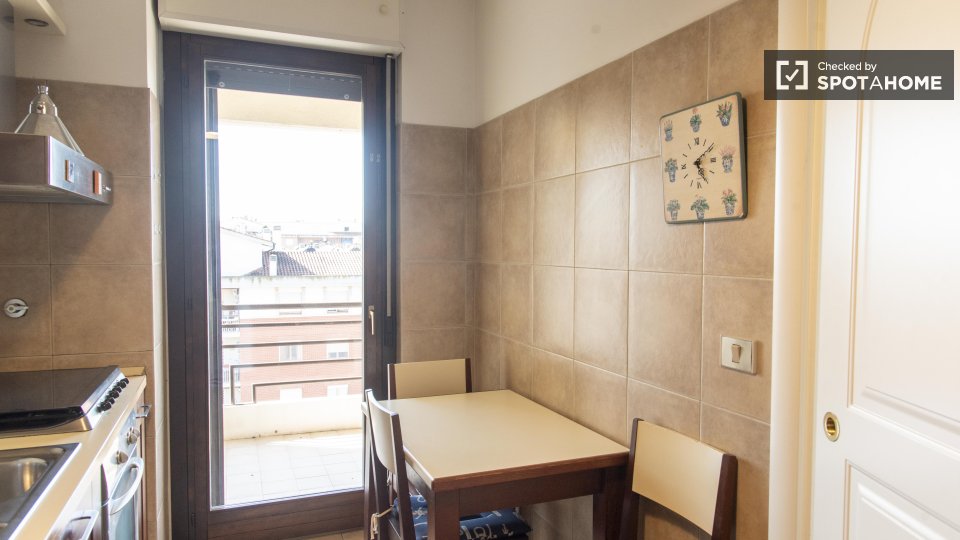 Immagine 7 di Camera condivisa in affitto  in Via Gian Antonio Maggi a Roma