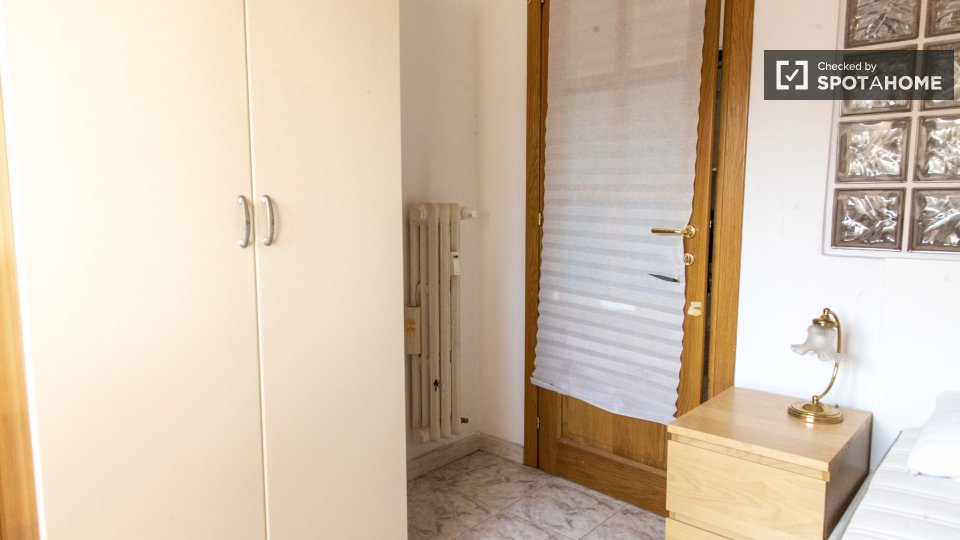 Immagine 5 di Appartamento in affitto  in Piazza Ragusa a Roma