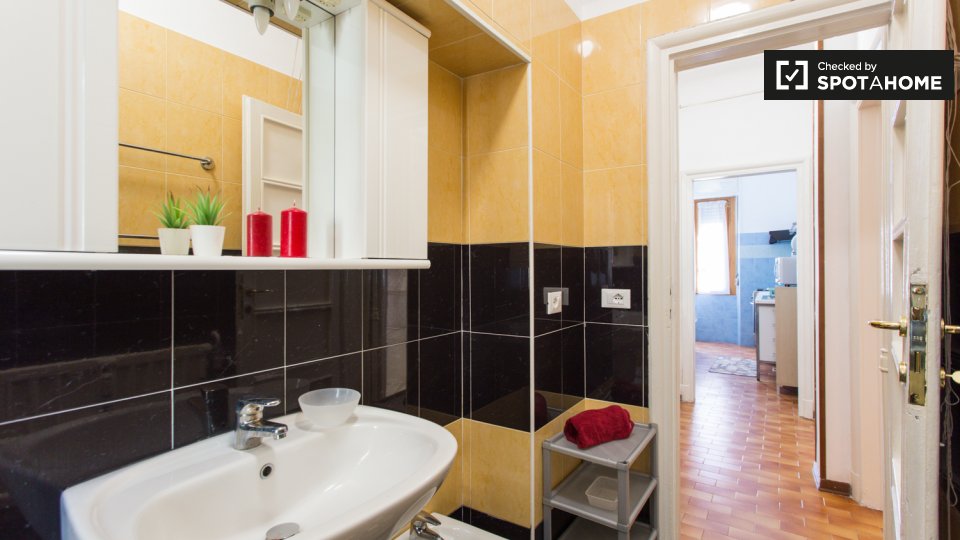 Immagine 13 di Camera condivisa in affitto  in Viale Campania a Milano