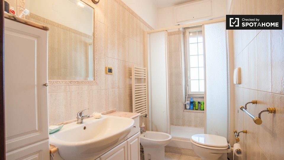 Immagine 14 di Camera condivisa in affitto  in Via Francesco Bianchi, 00133 Roma RM, Italy a Roma