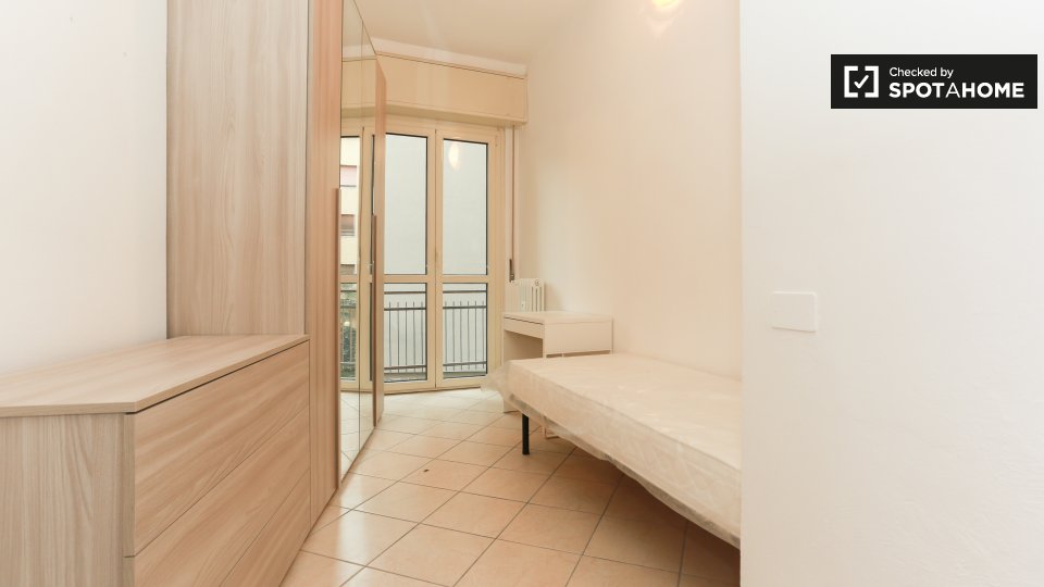 Immagine 3 di Camera condivisa in affitto  in Via Umberto Fogagnolo a Sesto San Giovanni