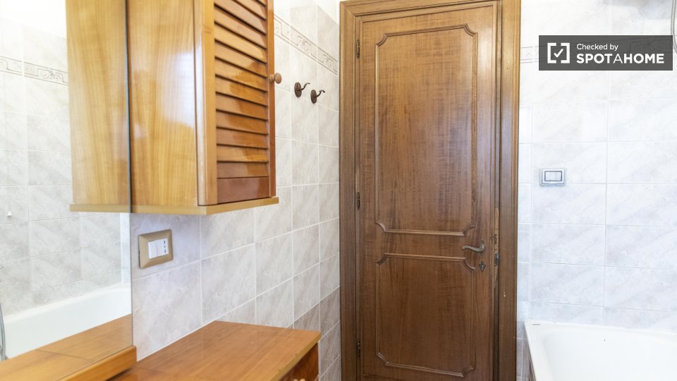 Immagine 9 di Appartamento in affitto  in Via Poggio Verde a Roma