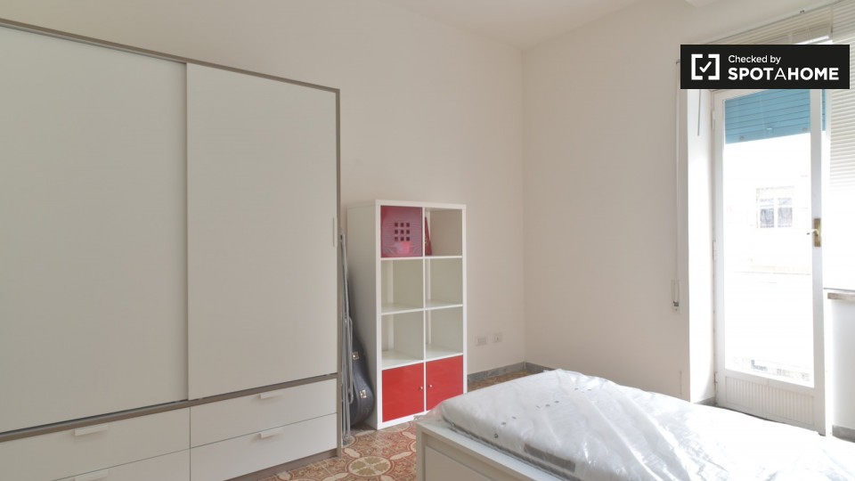 Immagine 3 di Camera condivisa in affitto  in Via Filippo Eredia a Roma