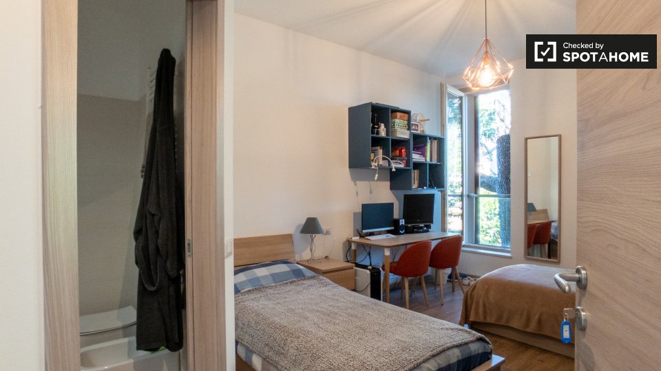 Immagine 1 di Camera condivisa in affitto  in Via Risorgimento, 11, 20093 Cologno Monzese MI, Italy a Cologno Monzese