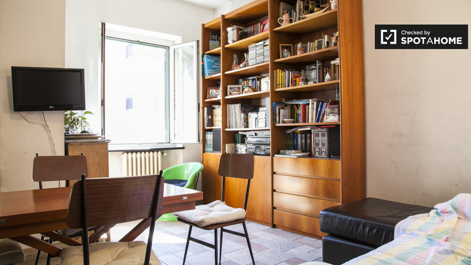 Immagine 5 di Camera condivisa in affitto  in Via dei Crispolti a Roma