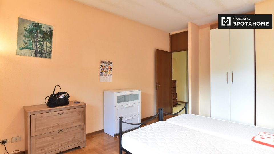 Immagine 4 di Camera condivisa in affitto  in Viale dei Caduti Nella Guerra di Liberazione a Roma