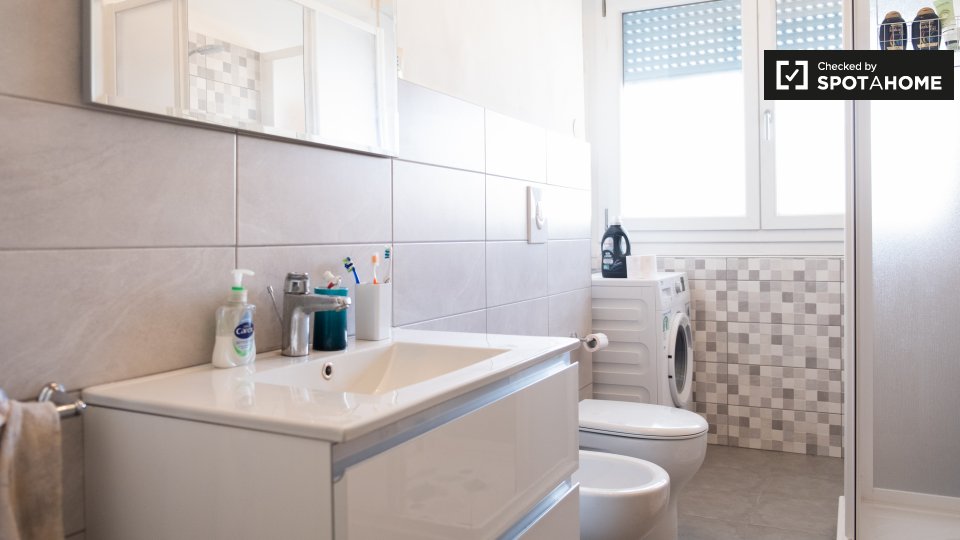 Immagine 8 di Camera condivisa in affitto  in Via Salvatore Pincherle a Roma