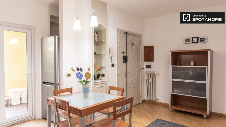 Immagine 12 di Camera condivisa in affitto  in Via Tigrè a Roma