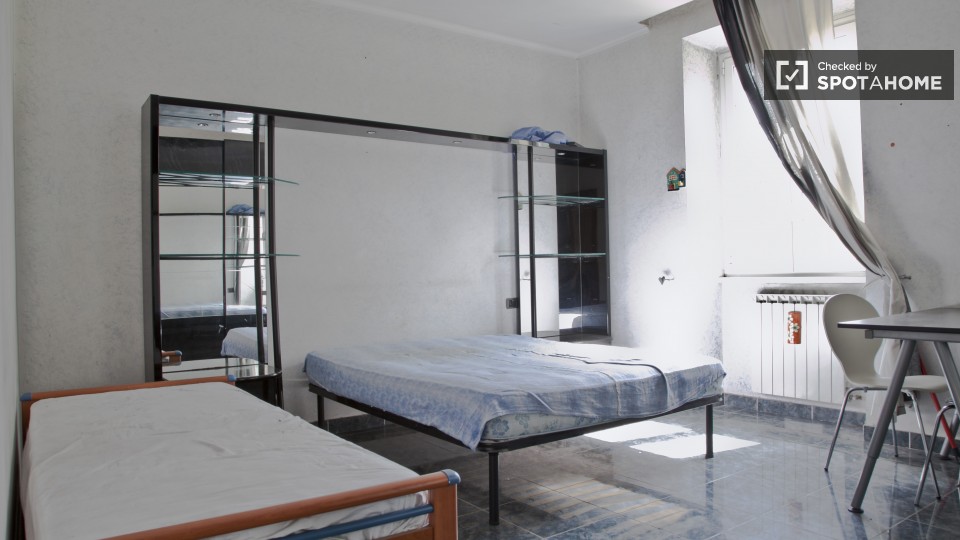 Immagine 12 di Camera condivisa in affitto  in Via dei Noci a Roma