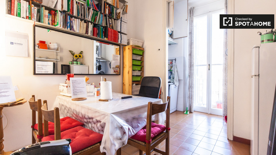 Immagine 13 di Camera condivisa in affitto  in Via Ettore Rolli a Roma