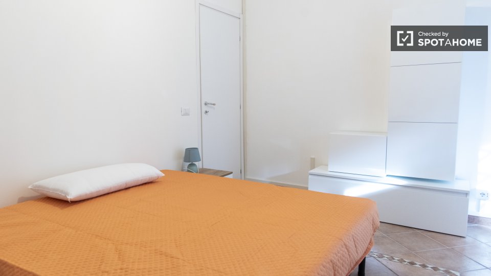 Immagine 4 di Camera condivisa in affitto  in Via Antonino Pio a Roma