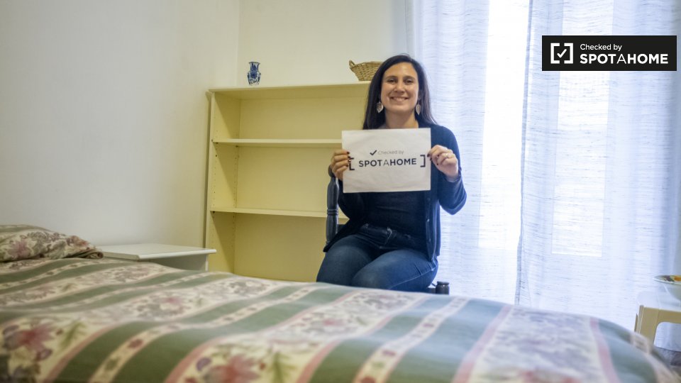 Immagine 5 di Camera condivisa in affitto  in Via Ernesto Ovidi a Roma