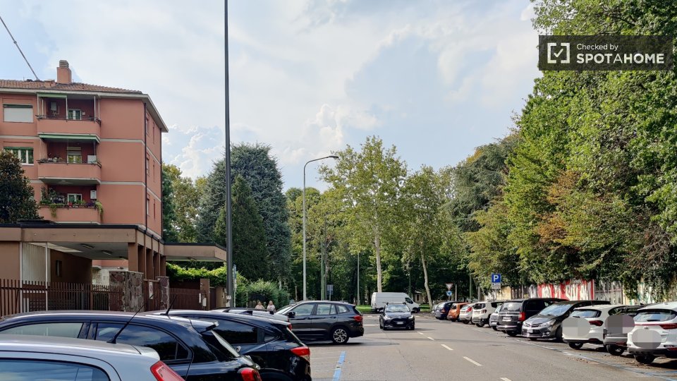 Immagine 19 di Camera condivisa in affitto  in via Barzoni a Milano