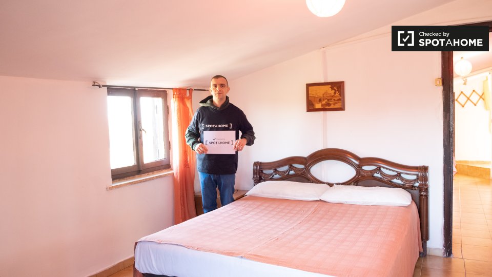 Immagine 11 di Appartamento in affitto  in Via di Porta Medaglia, 148, 00134 Roma RM, Italy a Roma