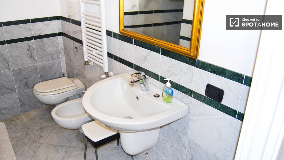 Immagine 13 di Appartamento in affitto  in via Sannio a Milano