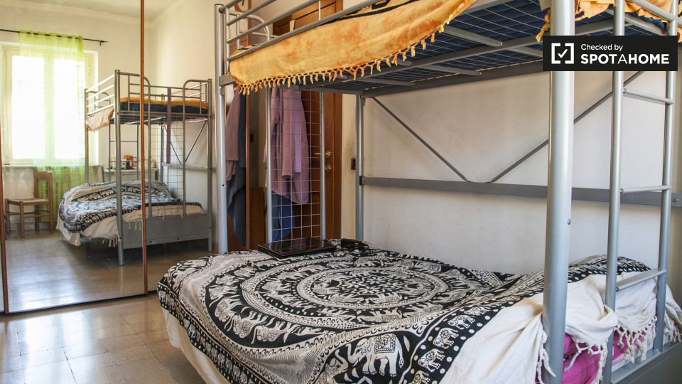 Immagine 3 di Camera condivisa in affitto  in Via dei Crispolti a Roma