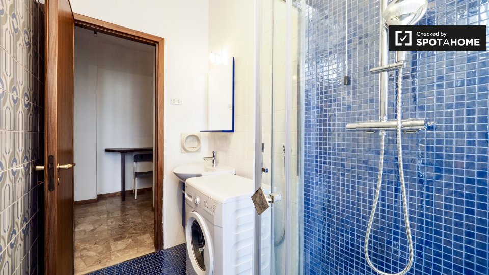 Immagine 19 di Camera condivisa in affitto  in Via Sapri a Milano