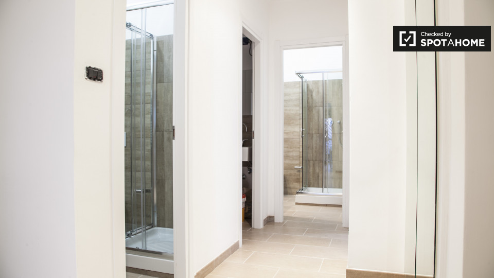 Immagine 13 di Camera condivisa in affitto  in Via Lattanzio a Roma