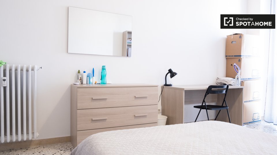 Immagine 12 di Camera condivisa in affitto  in Viale dei Salesiani a Roma