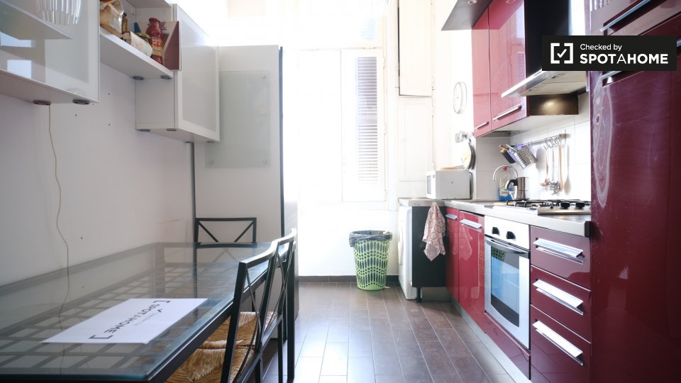 Immagine 17 di Camera condivisa in affitto  in Via Appia Nuova a Roma